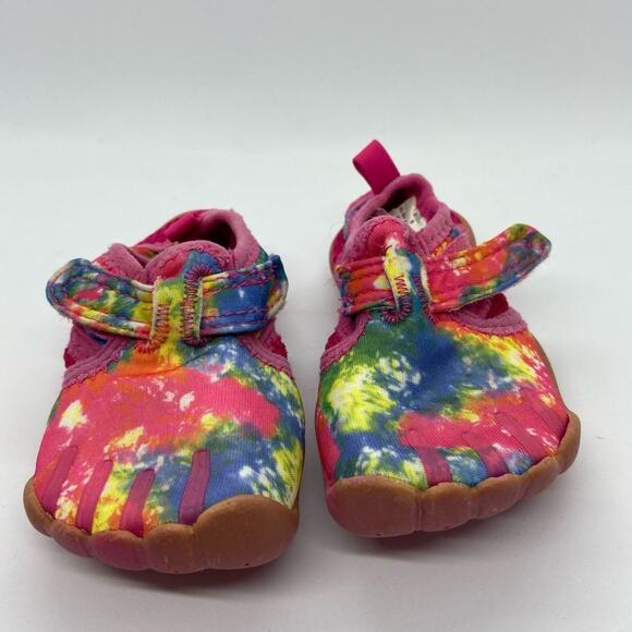 Place water shoes 5 - Picture 1 of 6
